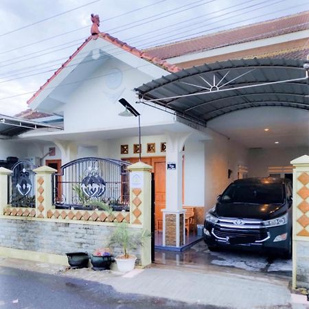 Twentynine Homestay Banyuwangi  Kültér fotó