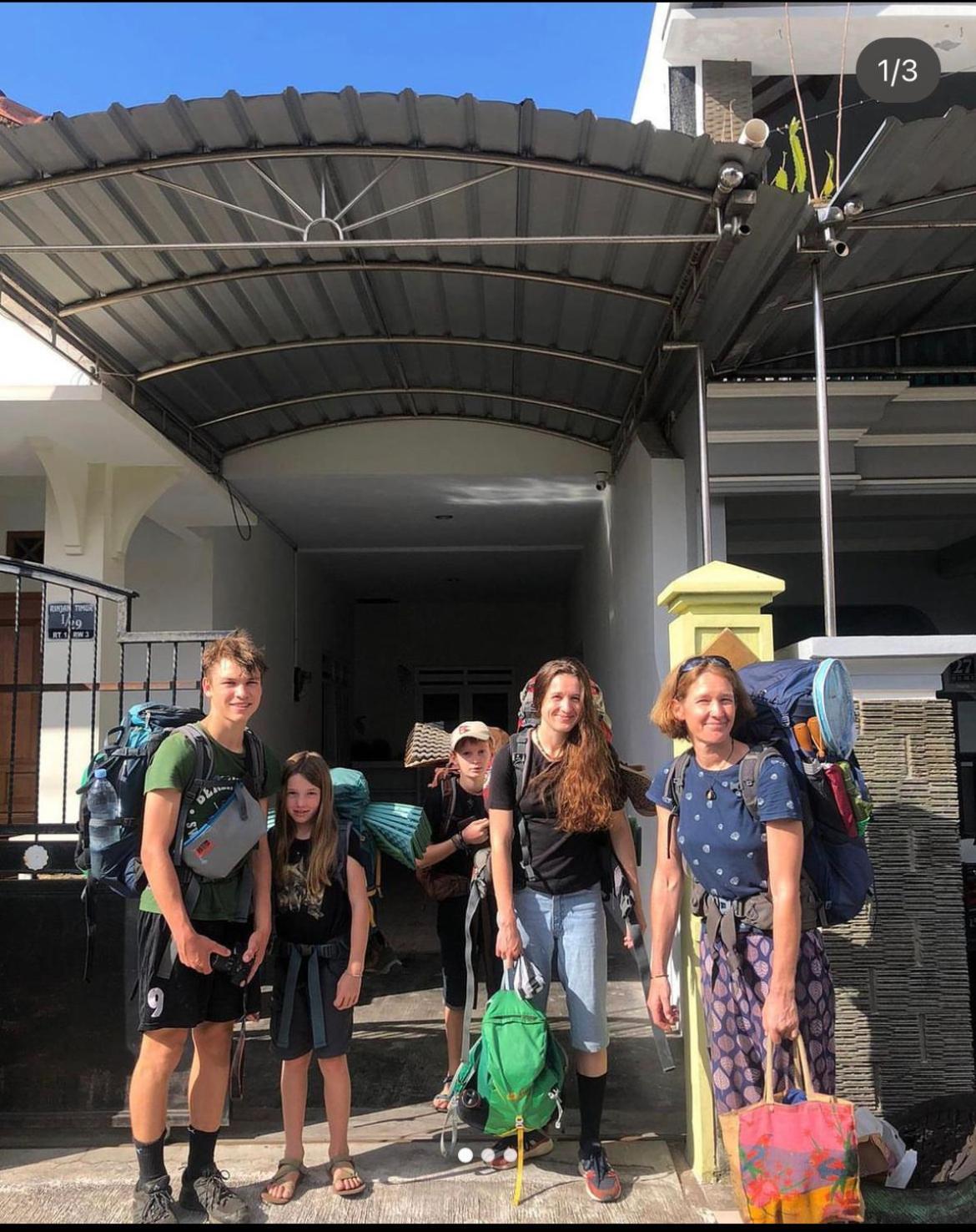 Twentynine Homestay Banyuwangi  Kültér fotó
