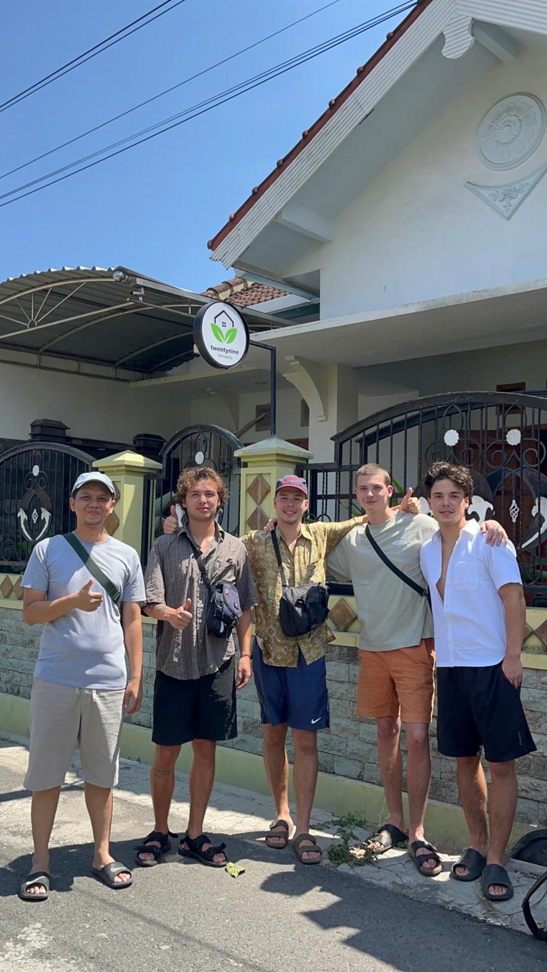 Twentynine Homestay Banyuwangi  Kültér fotó