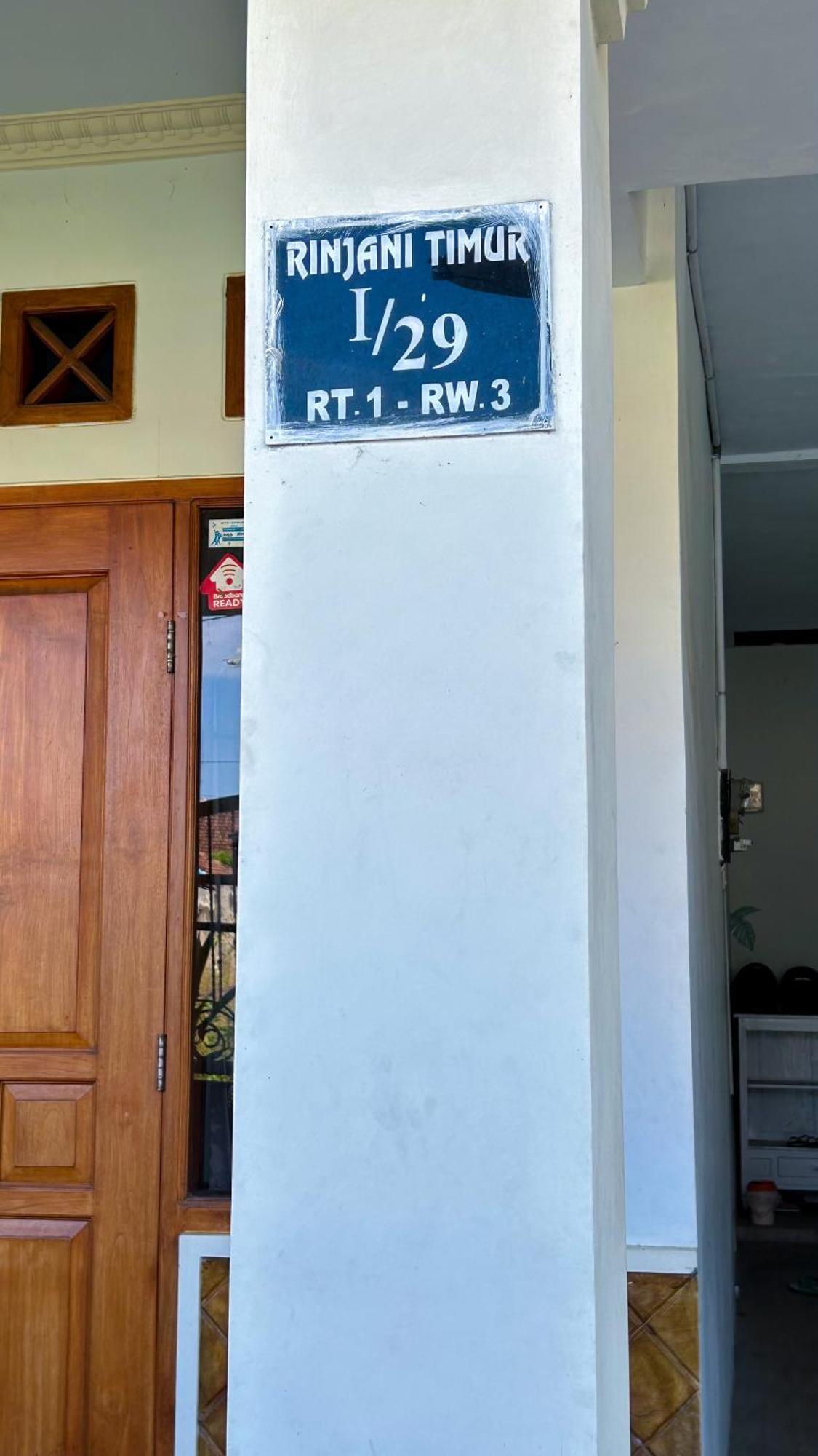 Twentynine Homestay Banyuwangi  Kültér fotó